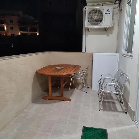 One Bed With Terrace Apartment *